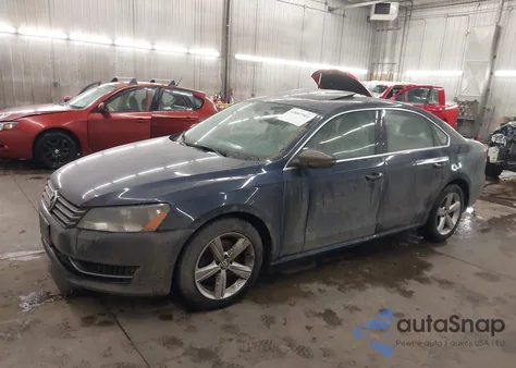 2012 Volkswagen Passat 2.5L Se z USA, uszkodzony, nr VIN 1VWBH7A33CC068974